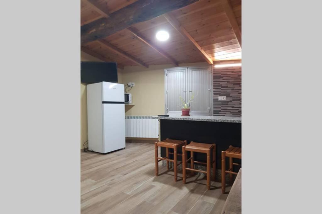 Apartamento Con Vistas Al Rio A Solaina Samos Exterior foto